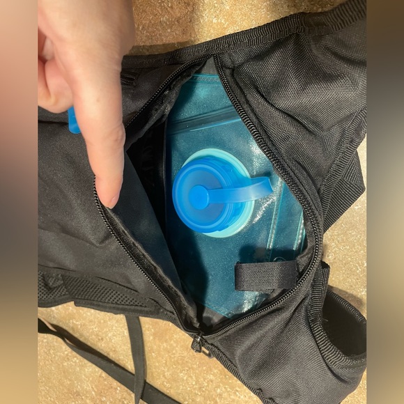 Black Vibe Hydration Backpack Pack - Picture 5 of 7